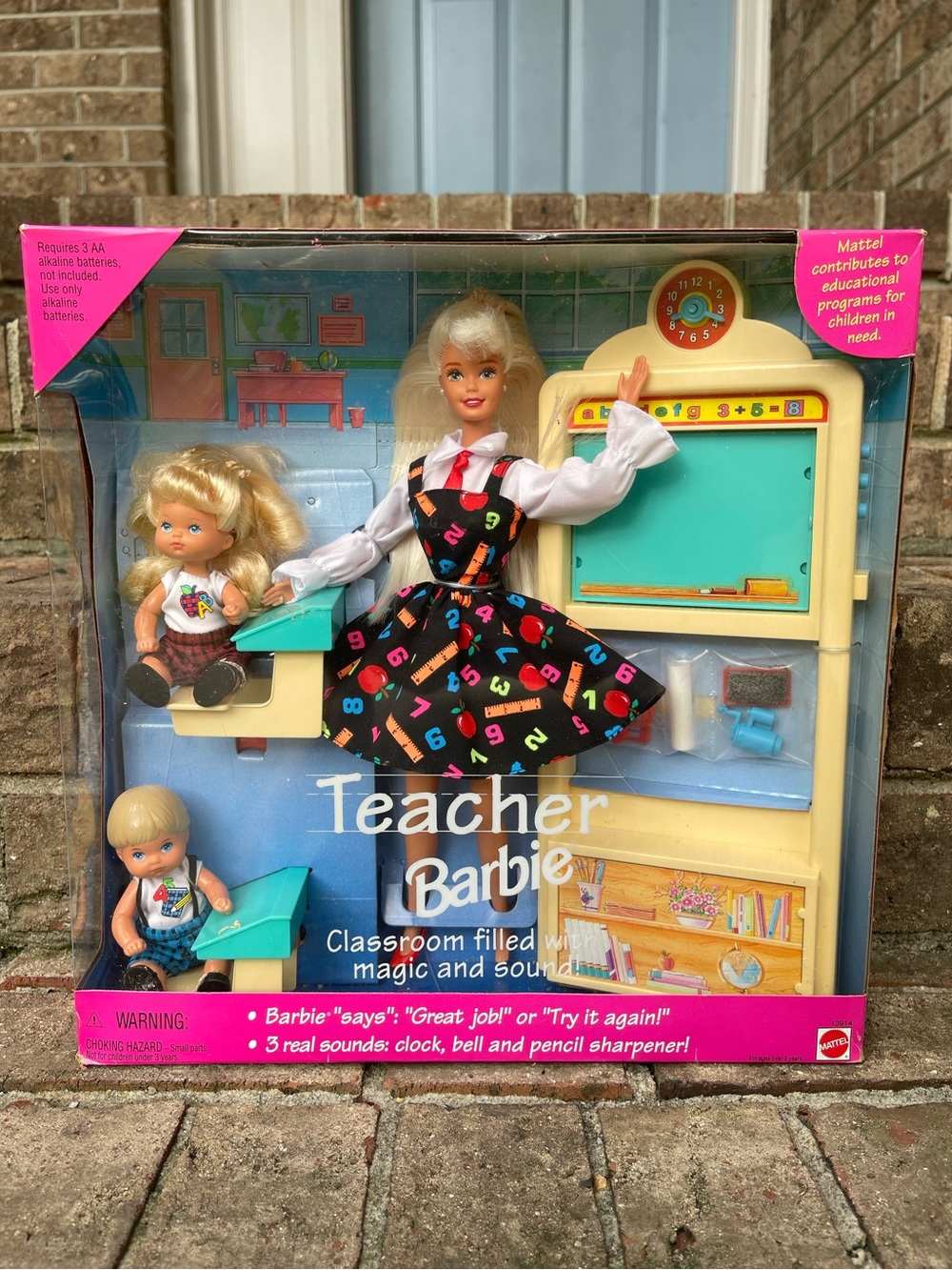 1995 Mattel Teacher Barbie Doll Set Classroom NRFB #13914 alphabet dress